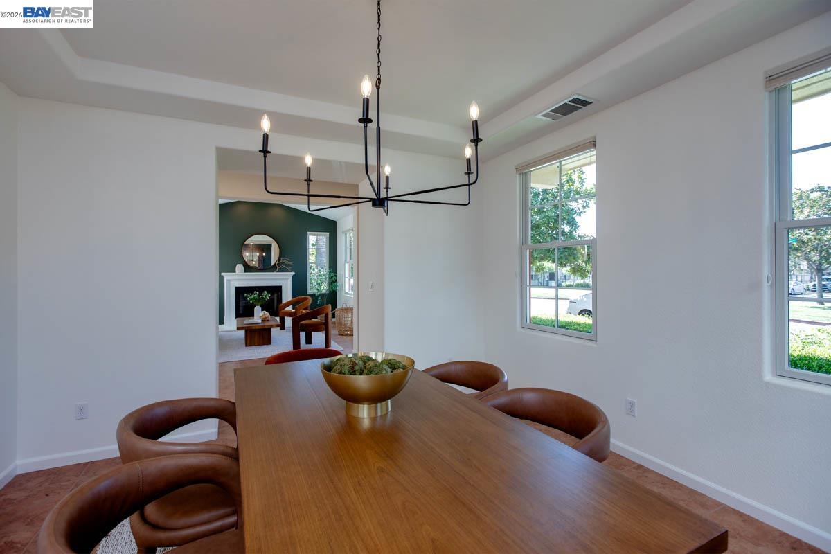 Detail Gallery Image 12 of 60 For 2358 Coral Sea St, Alameda,  CA 94501 - 4 Beds | 2/1 Baths