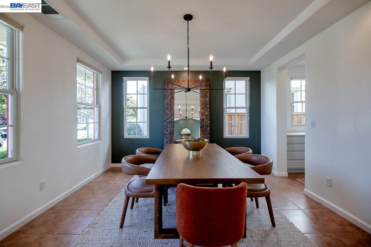 Detail Gallery Image 13 of 60 For 2358 Coral Sea St, Alameda,  CA 94501 - 4 Beds | 2/1 Baths