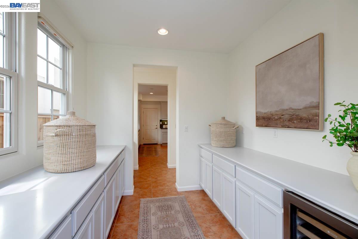 Detail Gallery Image 14 of 60 For 2358 Coral Sea St, Alameda,  CA 94501 - 4 Beds | 2/1 Baths