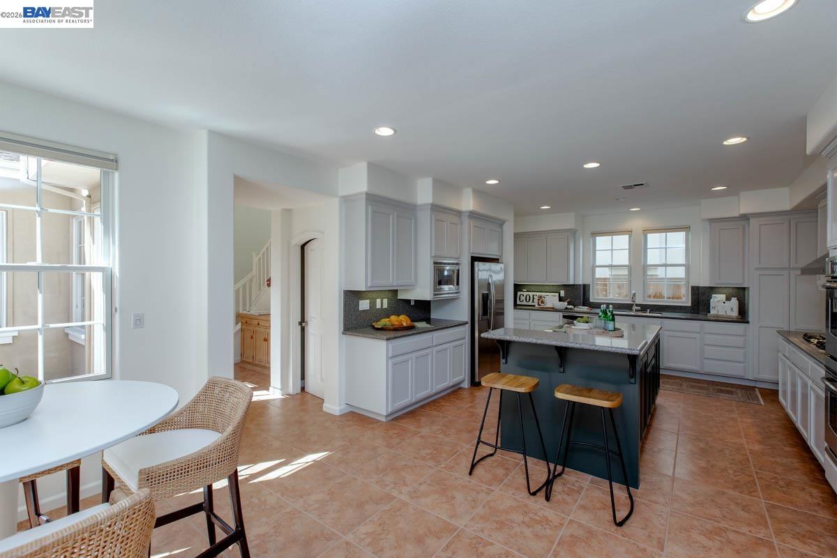 Detail Gallery Image 19 of 60 For 2358 Coral Sea St, Alameda,  CA 94501 - 4 Beds | 2/1 Baths