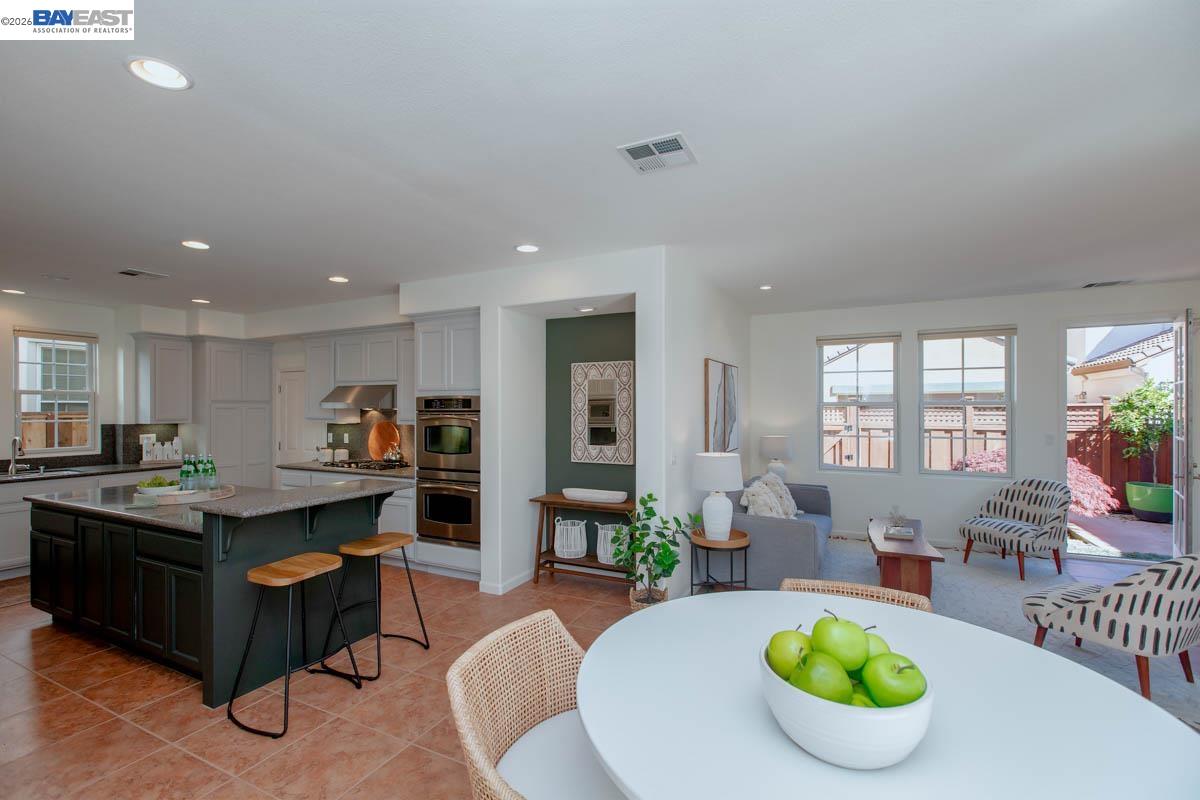 Detail Gallery Image 22 of 60 For 2358 Coral Sea St, Alameda,  CA 94501 - 4 Beds | 2/1 Baths