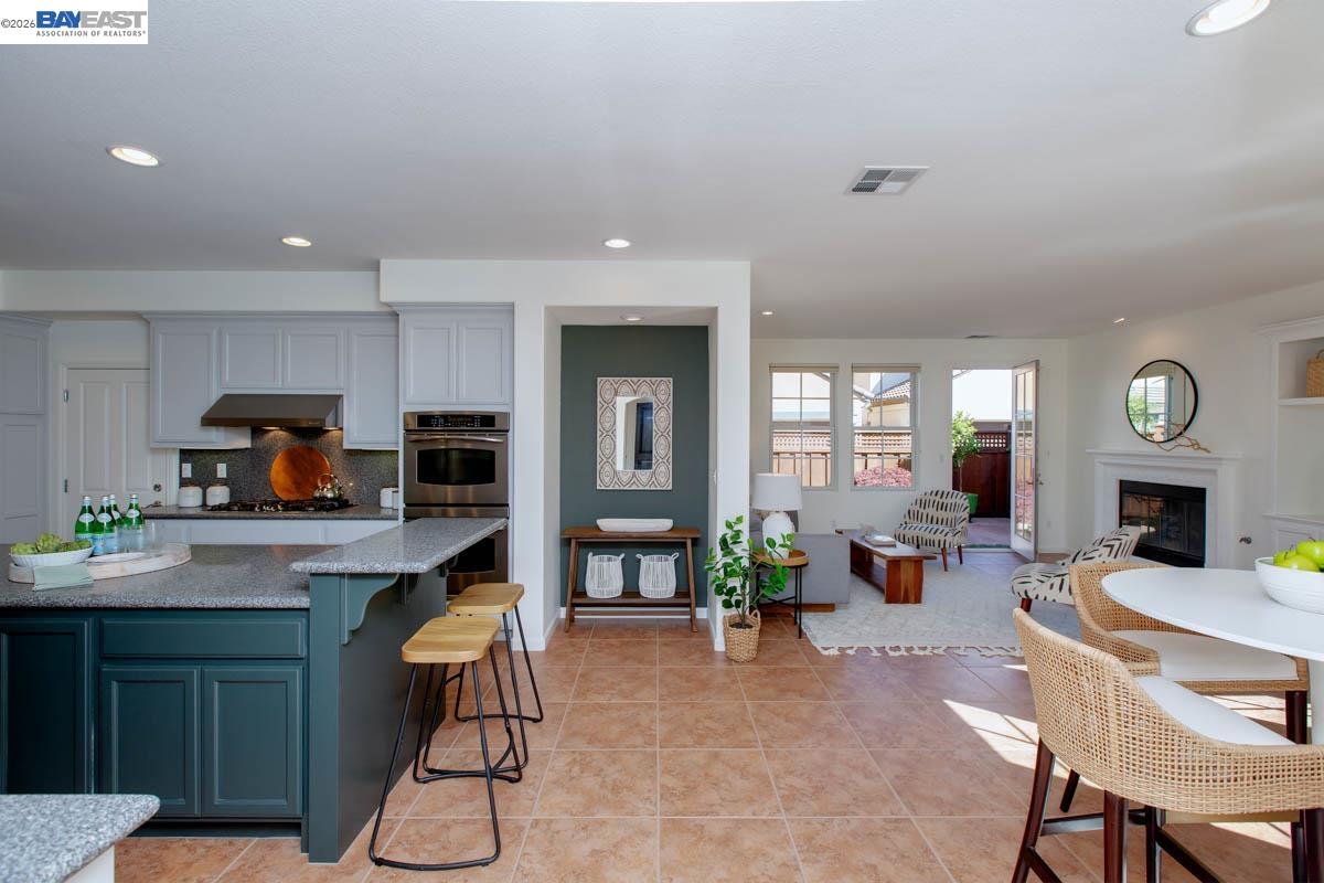 Detail Gallery Image 23 of 60 For 2358 Coral Sea St, Alameda,  CA 94501 - 4 Beds | 2/1 Baths