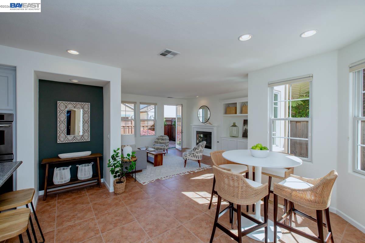 Detail Gallery Image 24 of 60 For 2358 Coral Sea St, Alameda,  CA 94501 - 4 Beds | 2/1 Baths