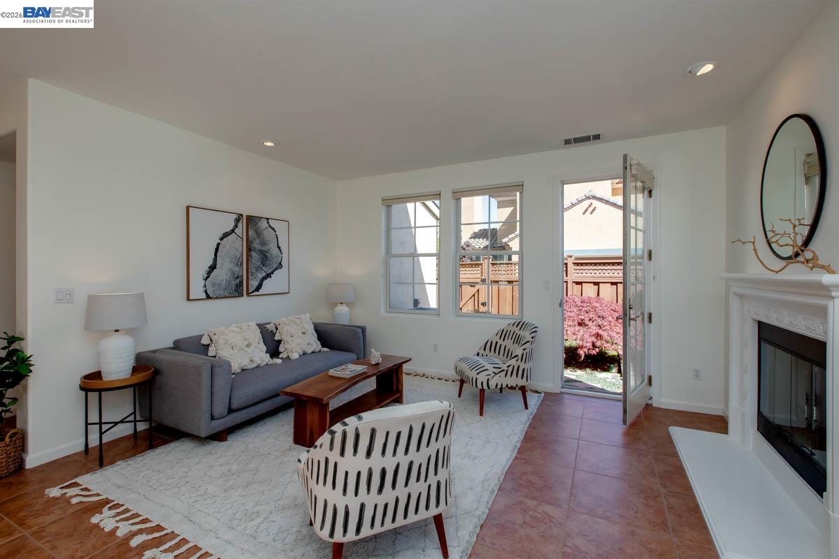 Detail Gallery Image 28 of 60 For 2358 Coral Sea St, Alameda,  CA 94501 - 4 Beds | 2/1 Baths