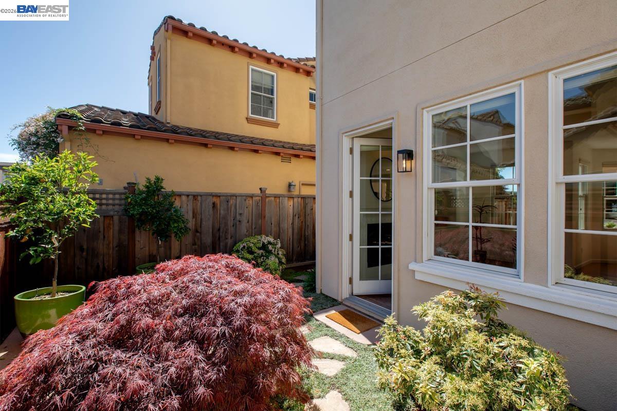 Detail Gallery Image 29 of 60 For 2358 Coral Sea St, Alameda,  CA 94501 - 4 Beds | 2/1 Baths