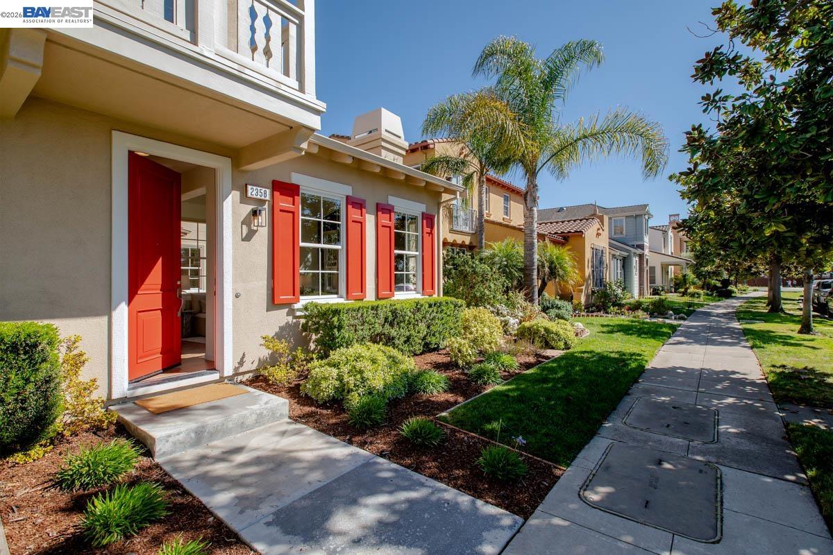 Detail Gallery Image 4 of 60 For 2358 Coral Sea St, Alameda,  CA 94501 - 4 Beds | 2/1 Baths