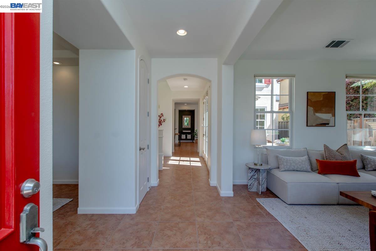 Detail Gallery Image 5 of 60 For 2358 Coral Sea St, Alameda,  CA 94501 - 4 Beds | 2/1 Baths