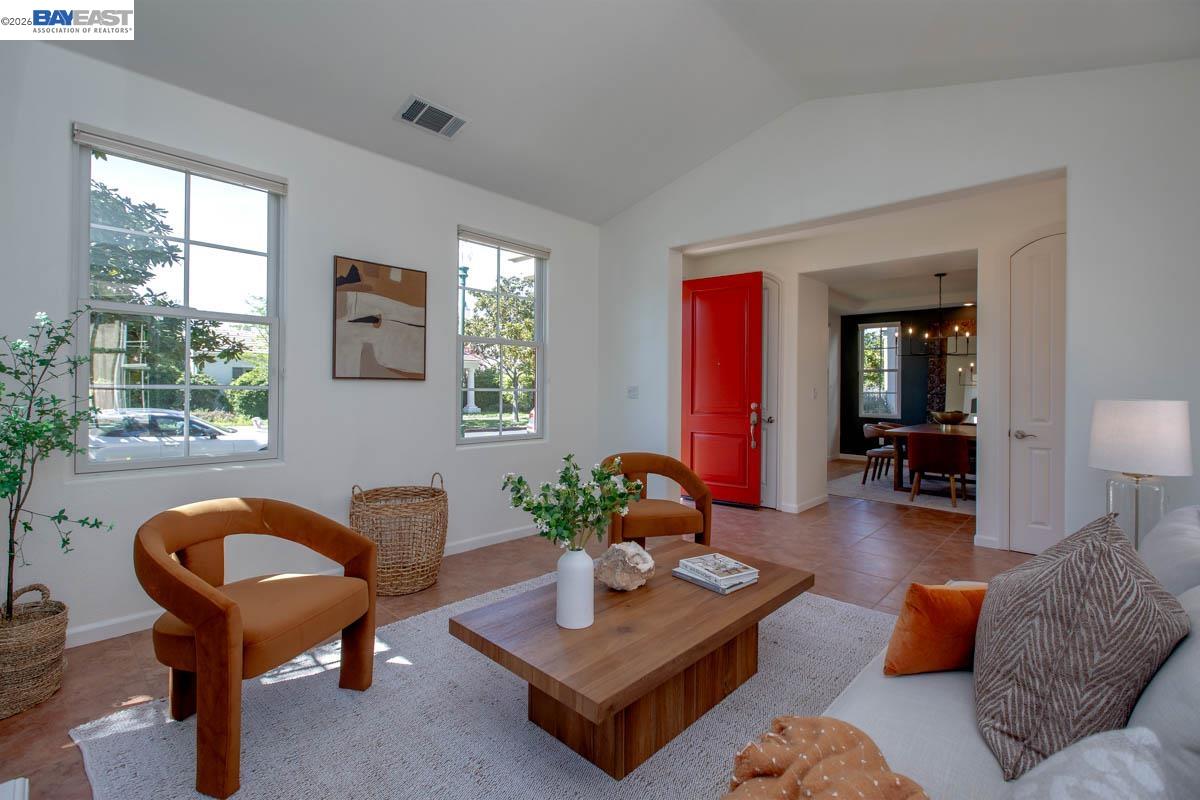 Detail Gallery Image 6 of 60 For 2358 Coral Sea St, Alameda,  CA 94501 - 4 Beds | 2/1 Baths