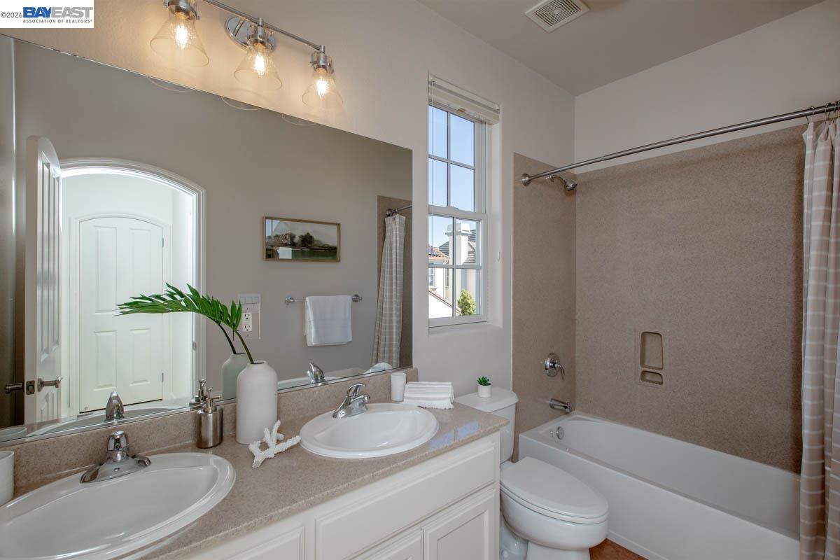 Detail Gallery Image 57 of 60 For 2358 Coral Sea St, Alameda,  CA 94501 - 4 Beds | 2/1 Baths