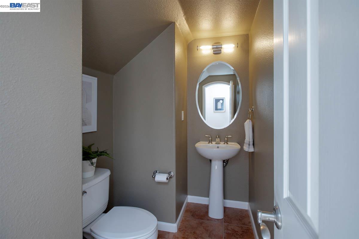 Detail Gallery Image 58 of 60 For 2358 Coral Sea St, Alameda,  CA 94501 - 4 Beds | 2/1 Baths