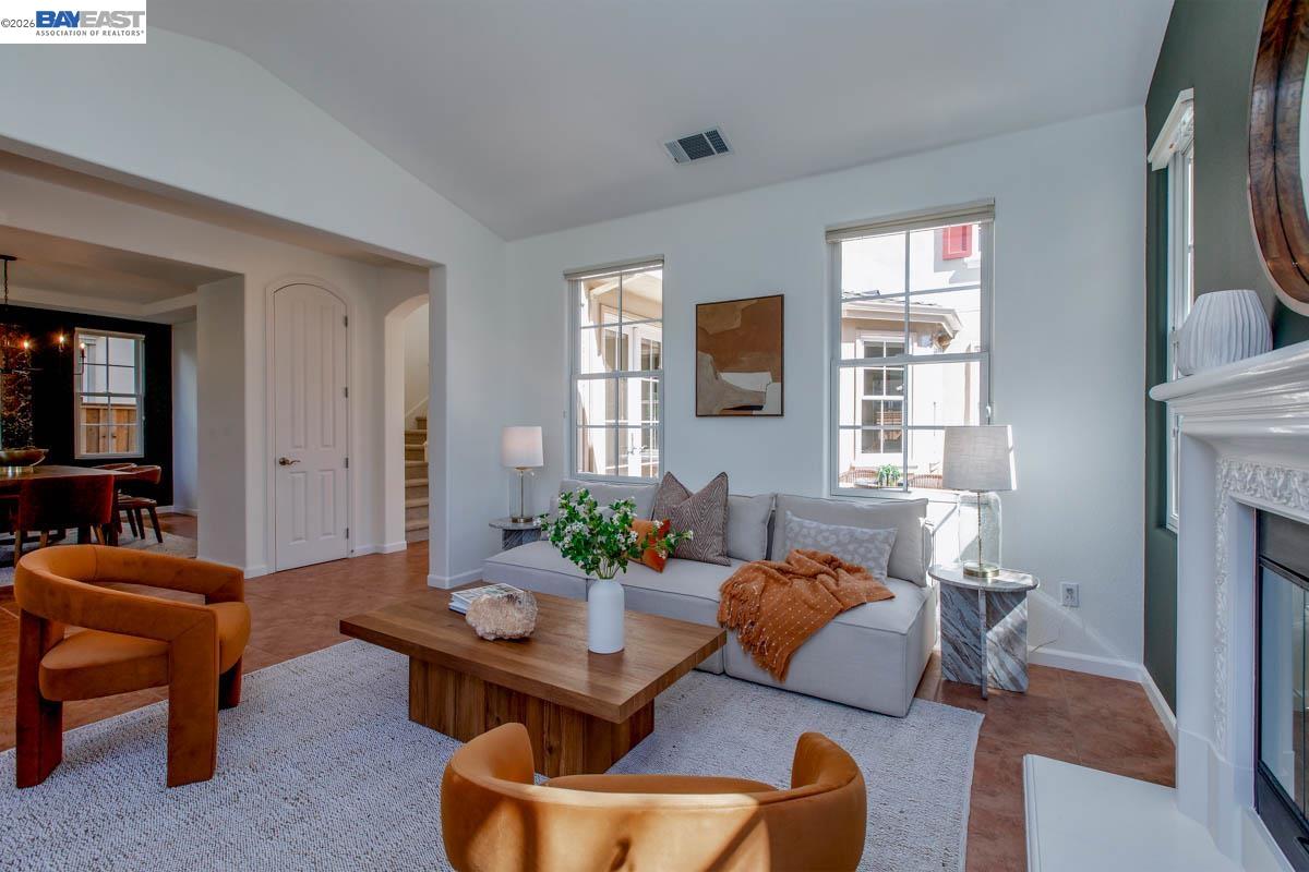 Detail Gallery Image 7 of 60 For 2358 Coral Sea St, Alameda,  CA 94501 - 4 Beds | 2/1 Baths