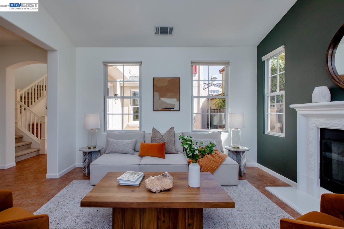 Detail Gallery Image 8 of 60 For 2358 Coral Sea St, Alameda,  CA 94501 - 4 Beds | 2/1 Baths