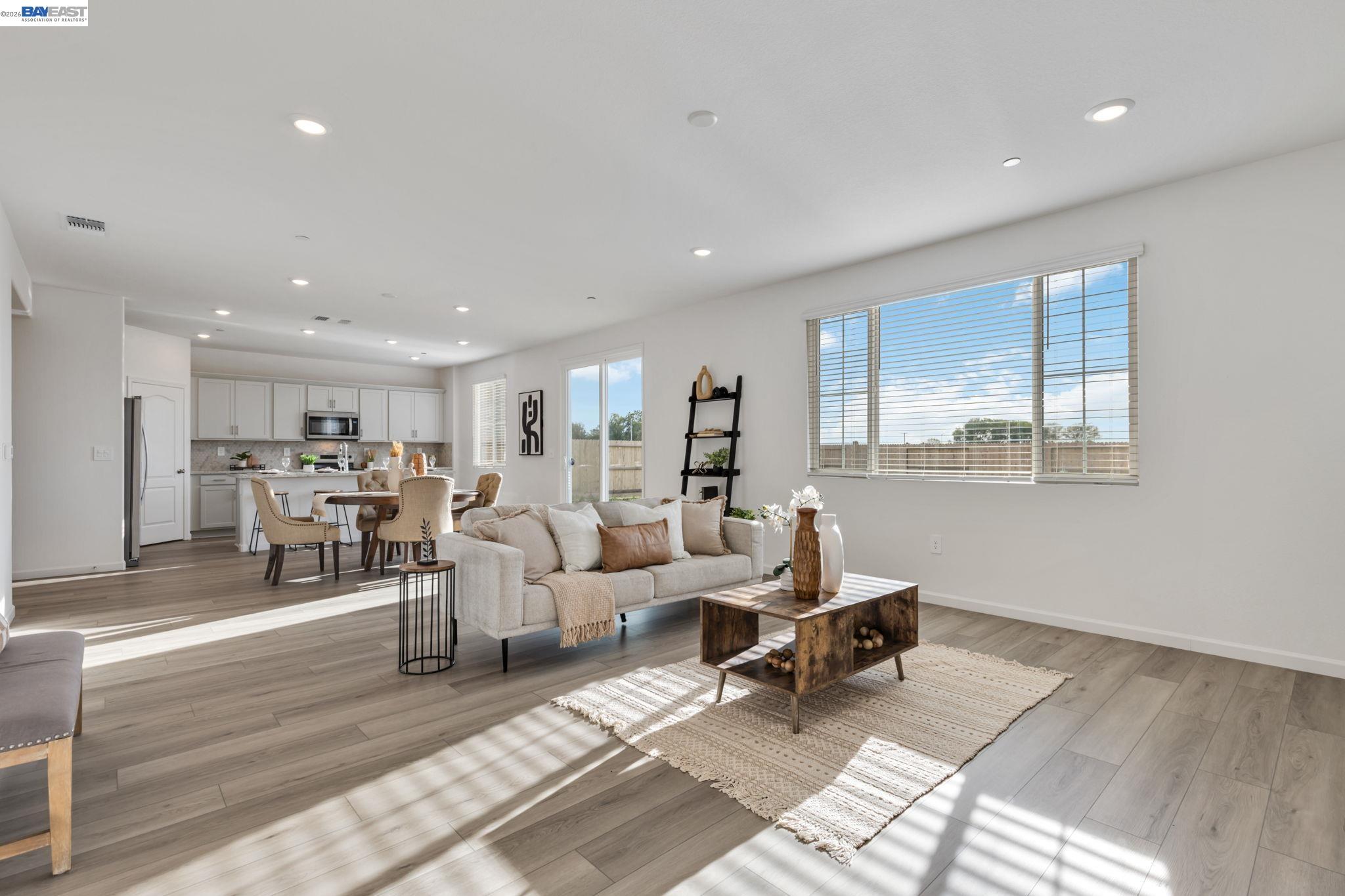 Detail Gallery Image 11 of 38 For 337 Frizzante Lane, Manteca,  CA 95337 - 4 Beds | 3 Baths