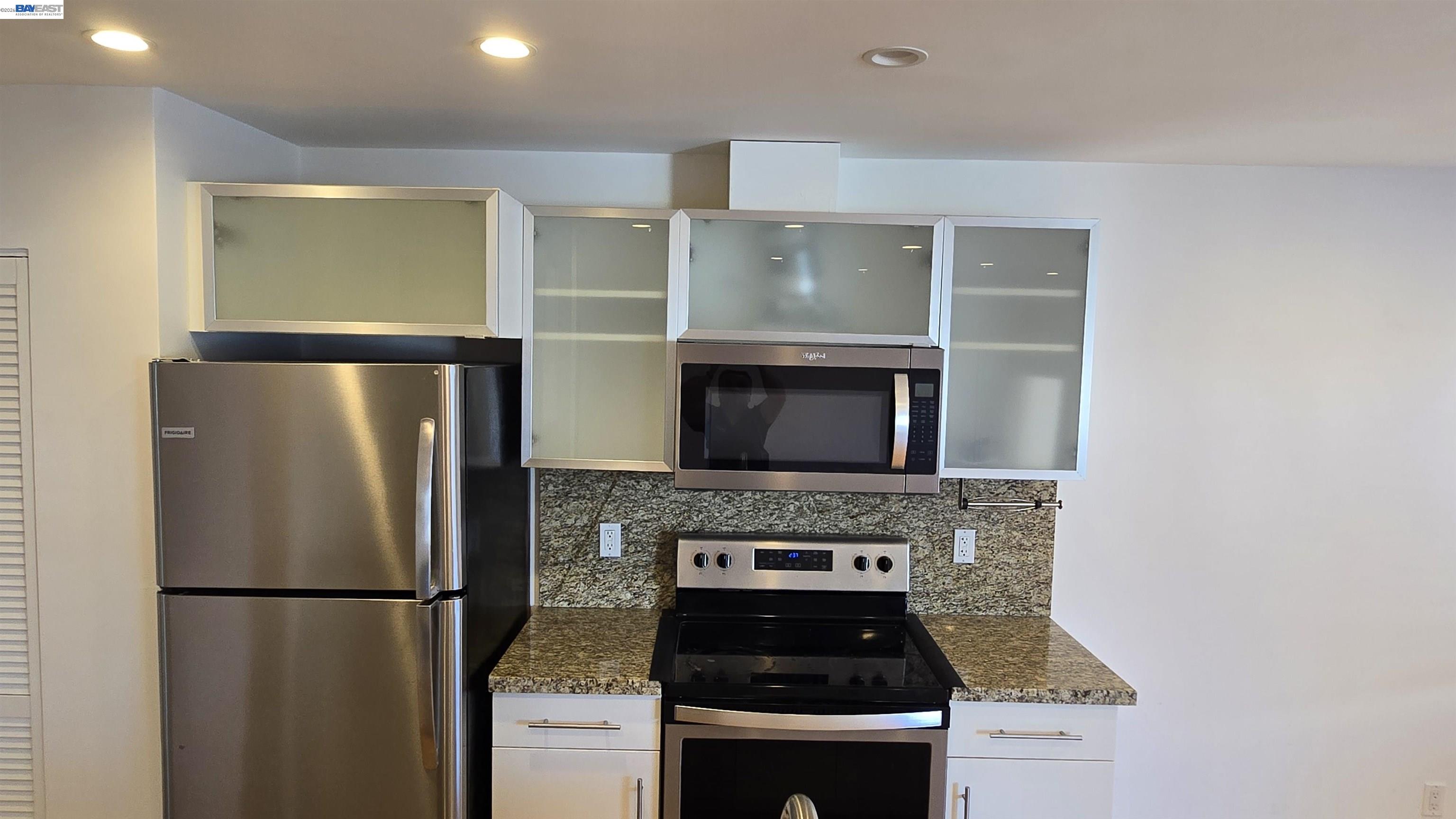 Front Image Thumbnail for BE41128679