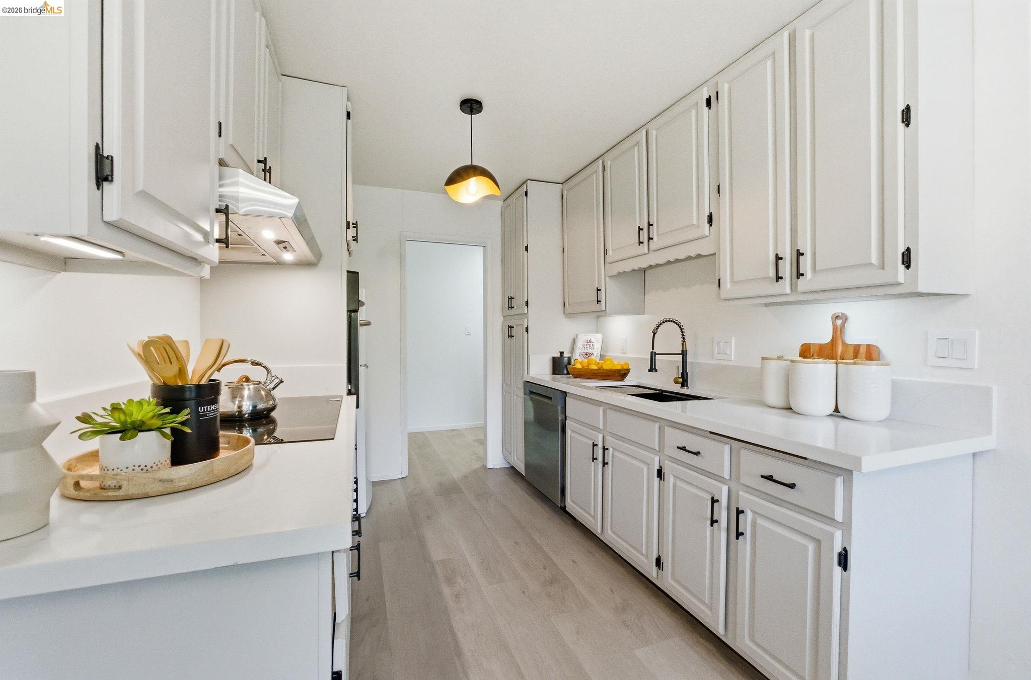 Photo #2: 41128680 Listing: Photo #2