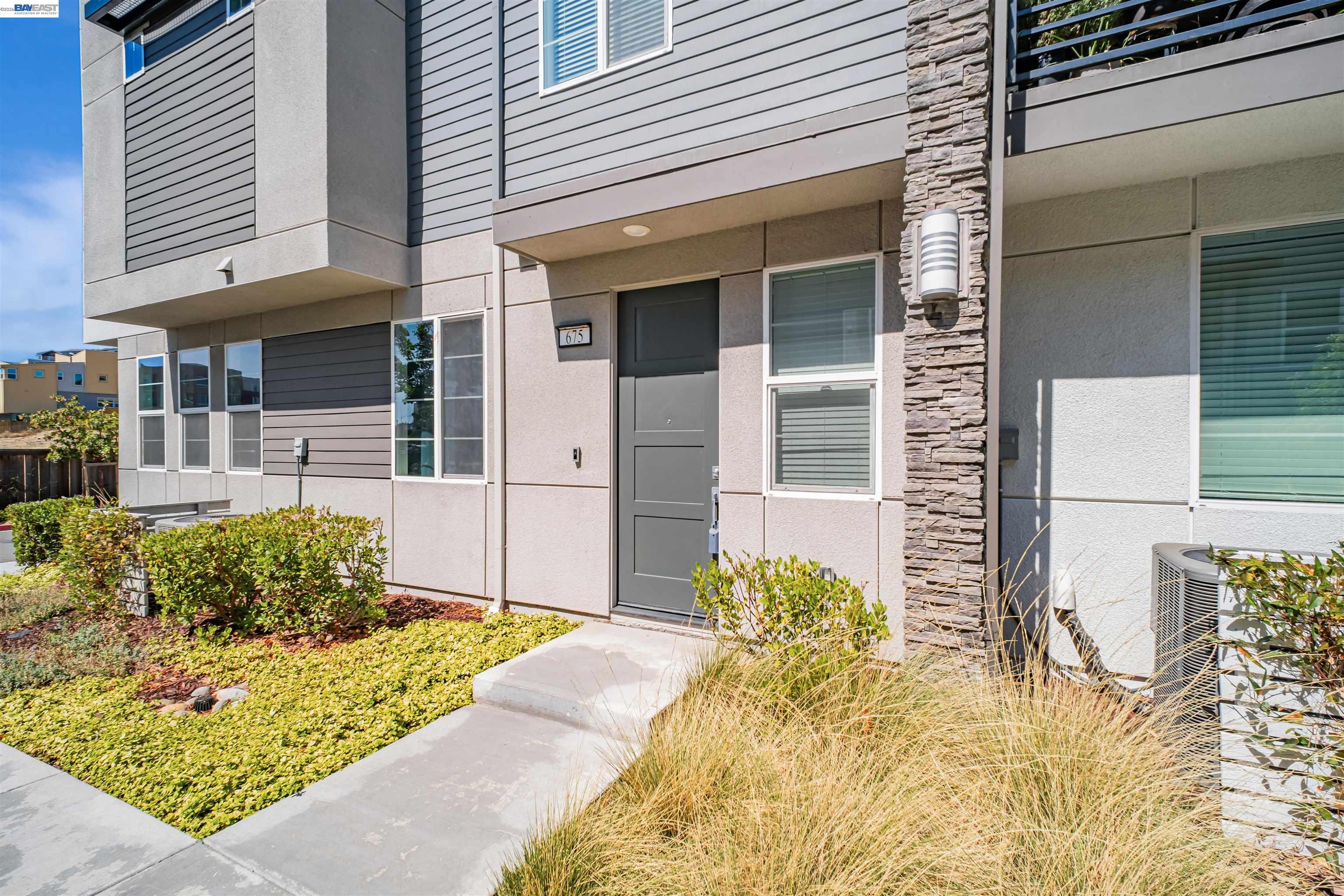 Detail Gallery Image 2 of 25 For 675 Delve Ct, Hayward,  CA 94544 - 2 Beds | 2 Baths