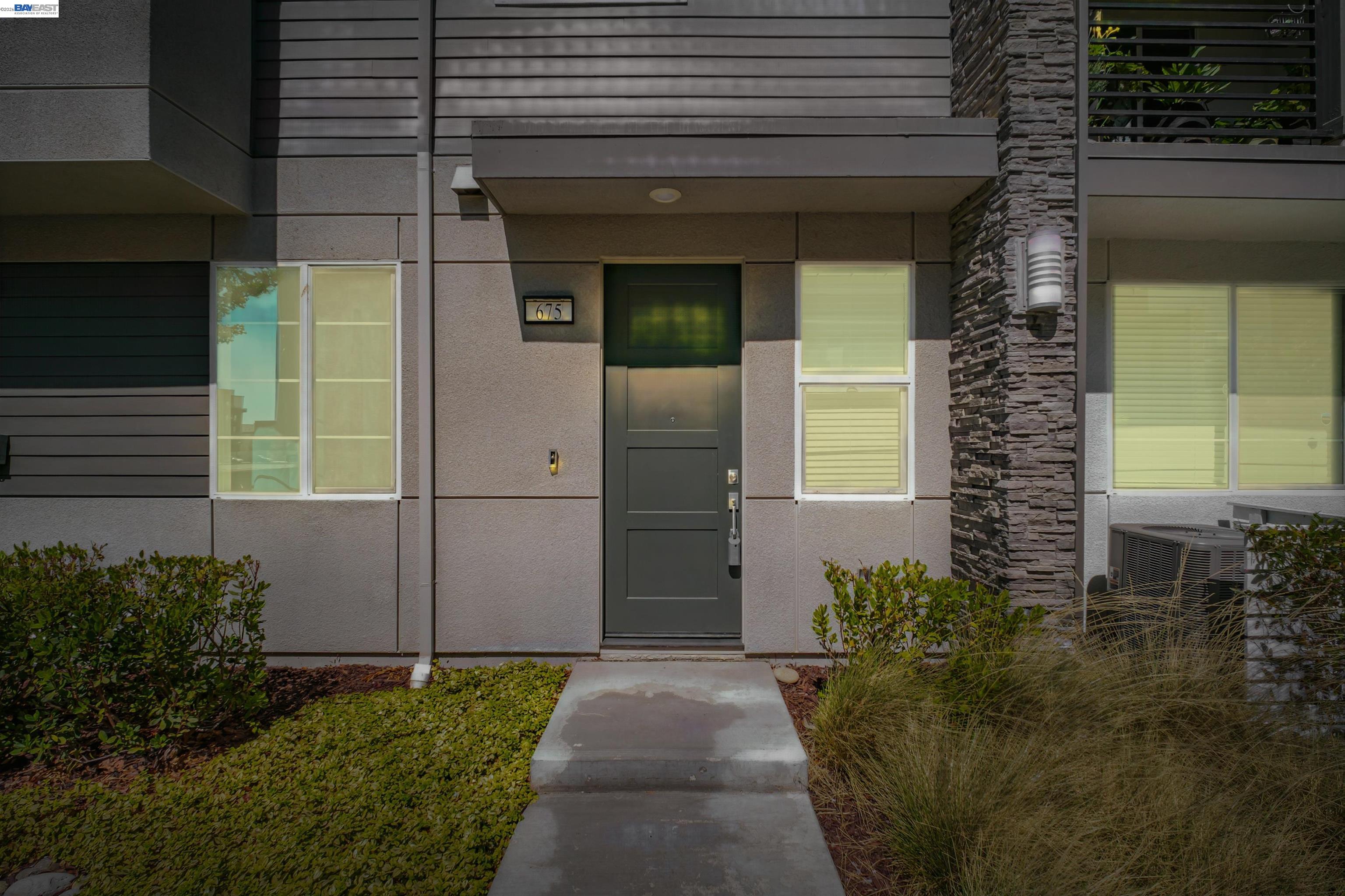 Detail Gallery Image 3 of 25 For 675 Delve Ct, Hayward,  CA 94544 - 2 Beds | 2 Baths