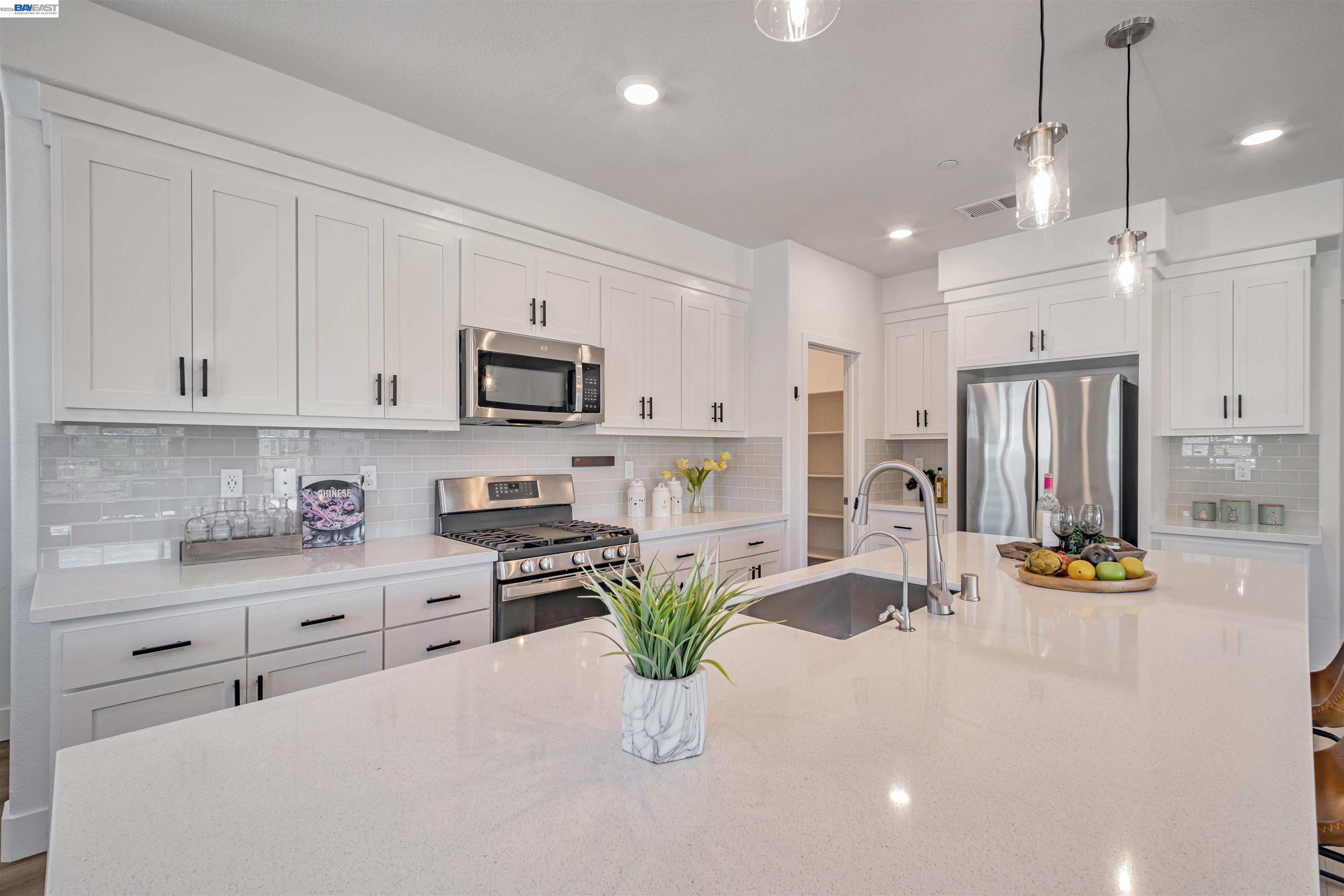 Detail Gallery Image 9 of 25 For 675 Delve Ct, Hayward,  CA 94544 - 2 Beds | 2 Baths