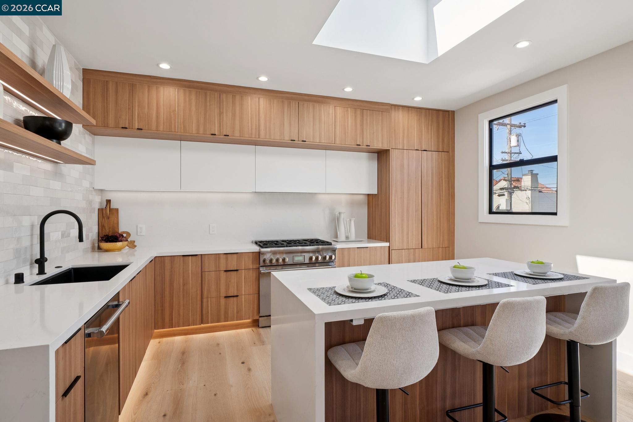 Detail Gallery Image 14 of 60 For 1501 28th Ave, San Francisco,  CA 94122 - 4 Beds | 4/2 Baths