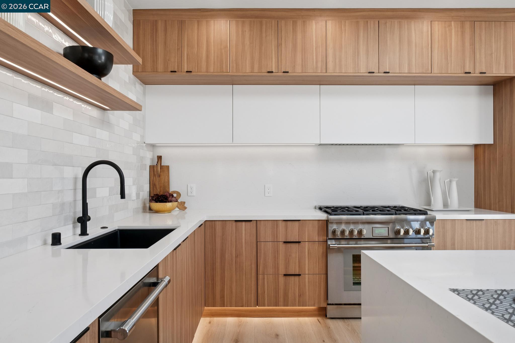 Detail Gallery Image 16 of 60 For 1501 28th Ave, San Francisco,  CA 94122 - 4 Beds | 4/2 Baths