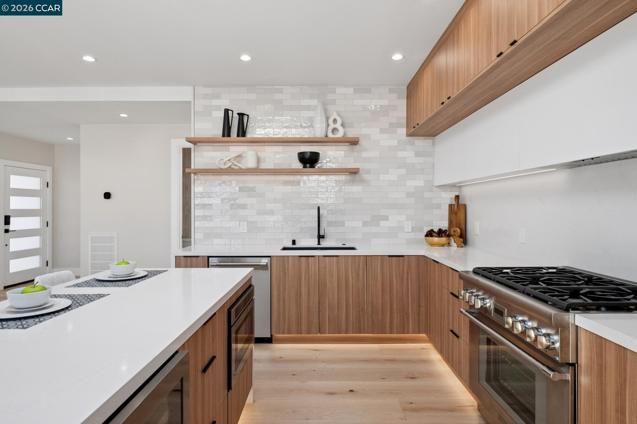 Detail Gallery Image 17 of 60 For 1501 28th Ave, San Francisco,  CA 94122 - 4 Beds | 4/2 Baths