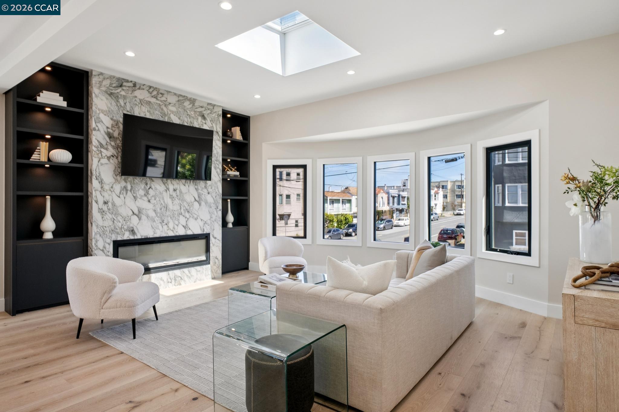 Detail Gallery Image 5 of 60 For 1501 28th Ave, San Francisco,  CA 94122 - 4 Beds | 4/2 Baths