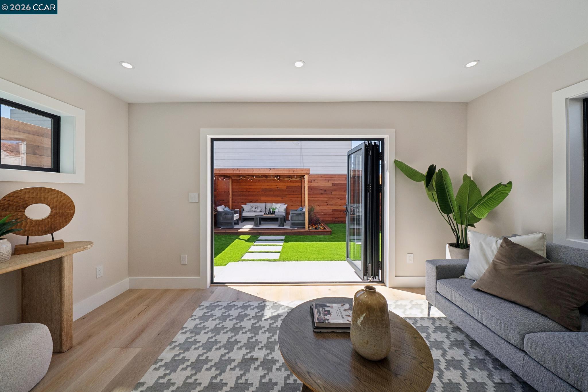 Detail Gallery Image 49 of 60 For 1501 28th Ave, San Francisco,  CA 94122 - 4 Beds | 4/2 Baths