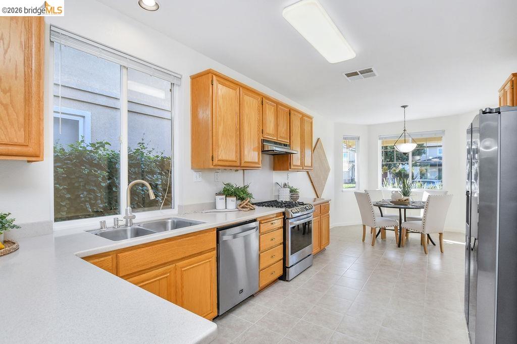 Detail Gallery Image 10 of 34 For 833 Mickelsen Ct, Brentwood,  CA 94513 - 3 Beds | 2 Baths