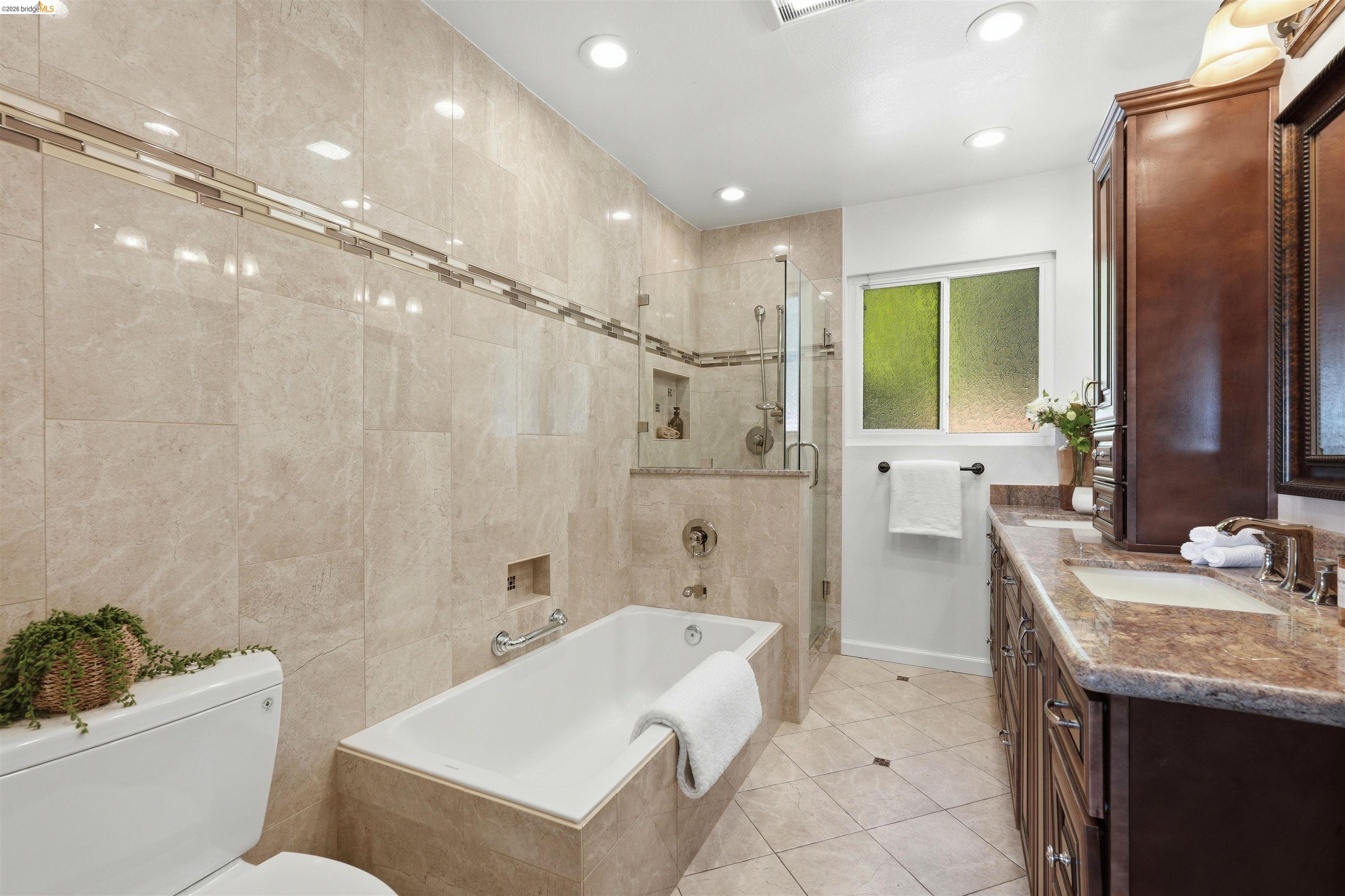 Detail Gallery Image 19 of 35 For 1902 Hoover Ave., Oakland,  CA 94602 - 3 Beds | 2 Baths