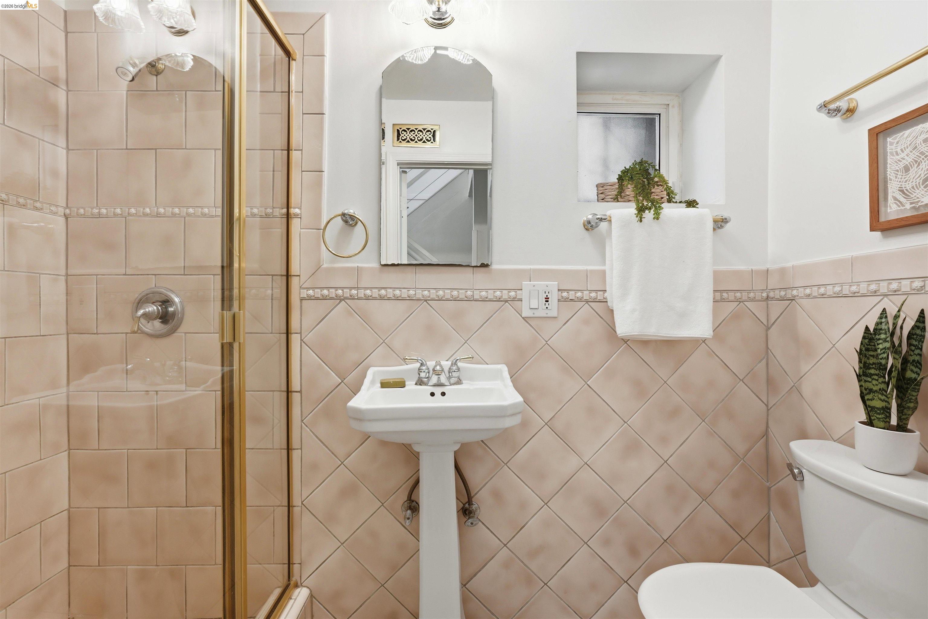 Detail Gallery Image 29 of 35 For 1902 Hoover Ave., Oakland,  CA 94602 - 3 Beds | 2 Baths