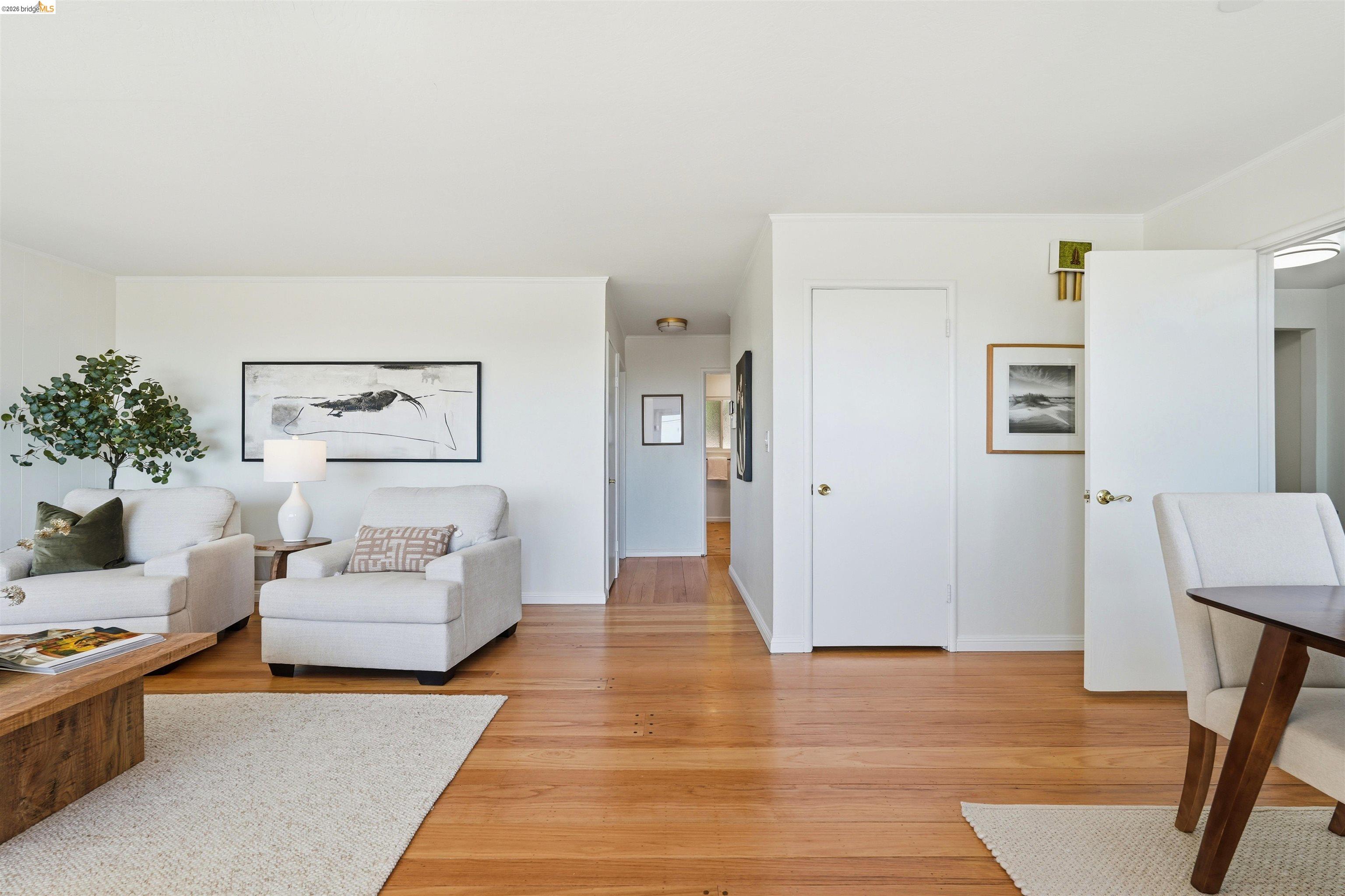 Detail Gallery Image 6 of 35 For 1902 Hoover Ave., Oakland,  CA 94602 - 3 Beds | 2 Baths
