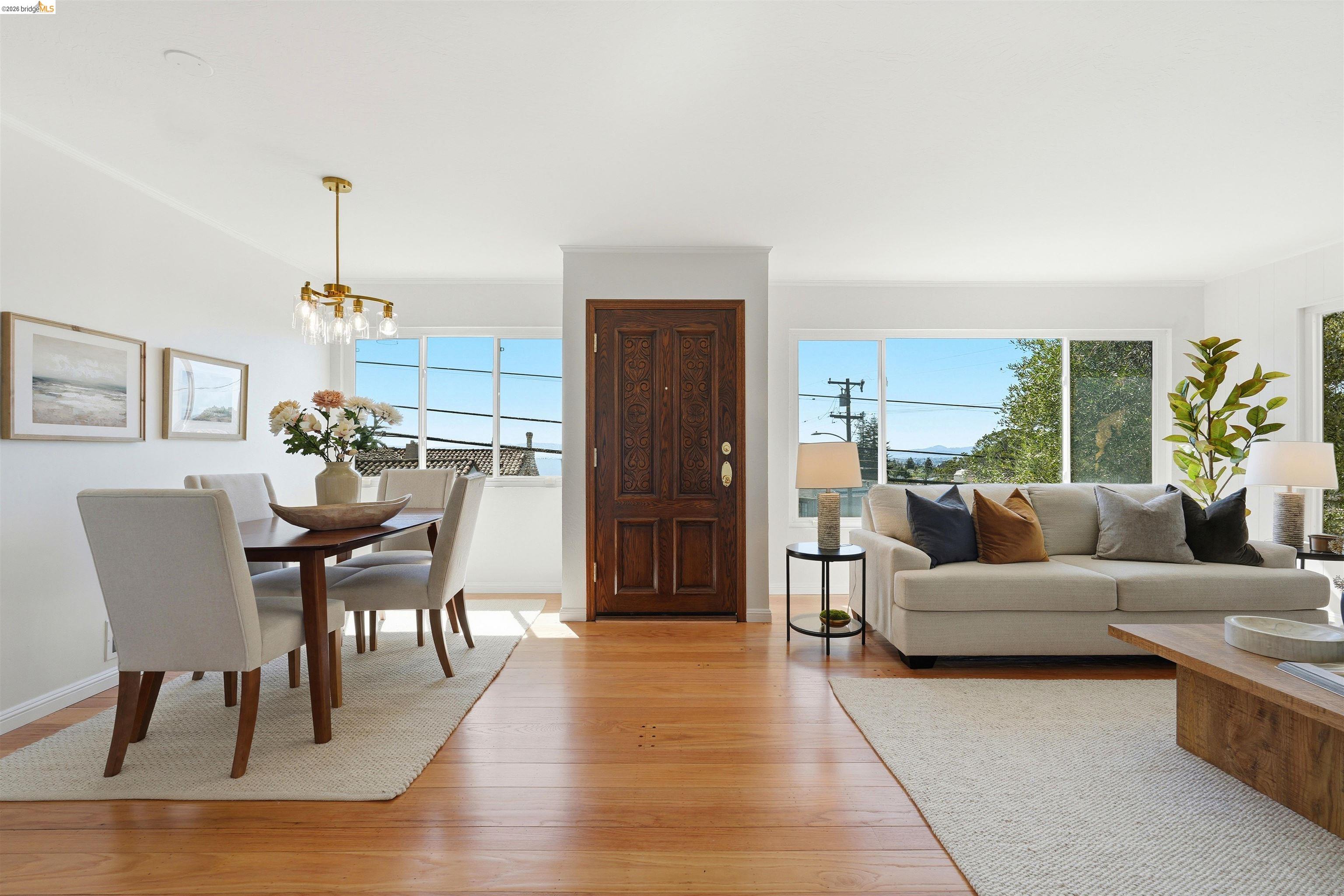 Detail Gallery Image 8 of 35 For 1902 Hoover Ave., Oakland,  CA 94602 - 3 Beds | 2 Baths