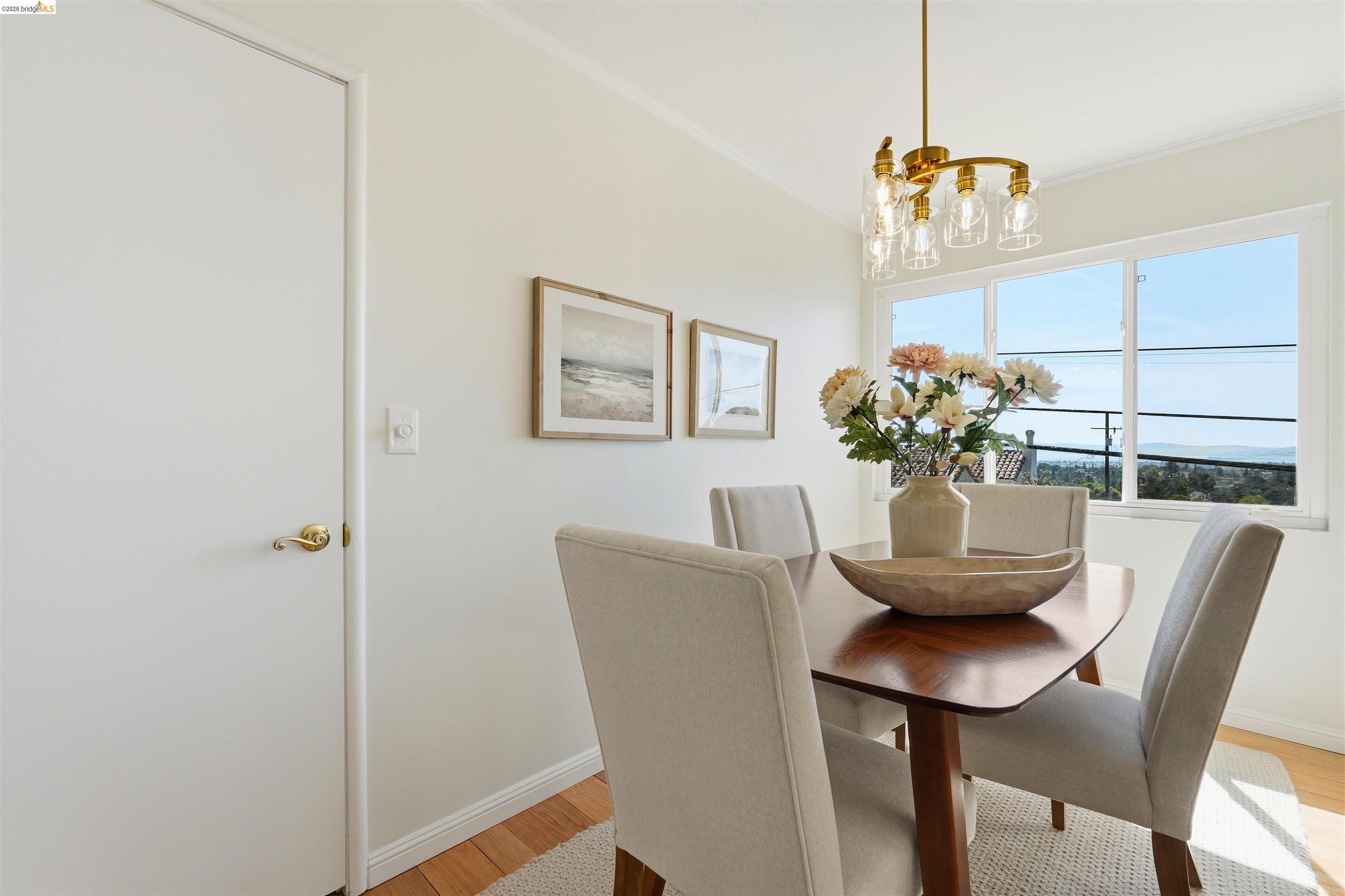 Detail Gallery Image 9 of 35 For 1902 Hoover Ave., Oakland,  CA 94602 - 3 Beds | 2 Baths