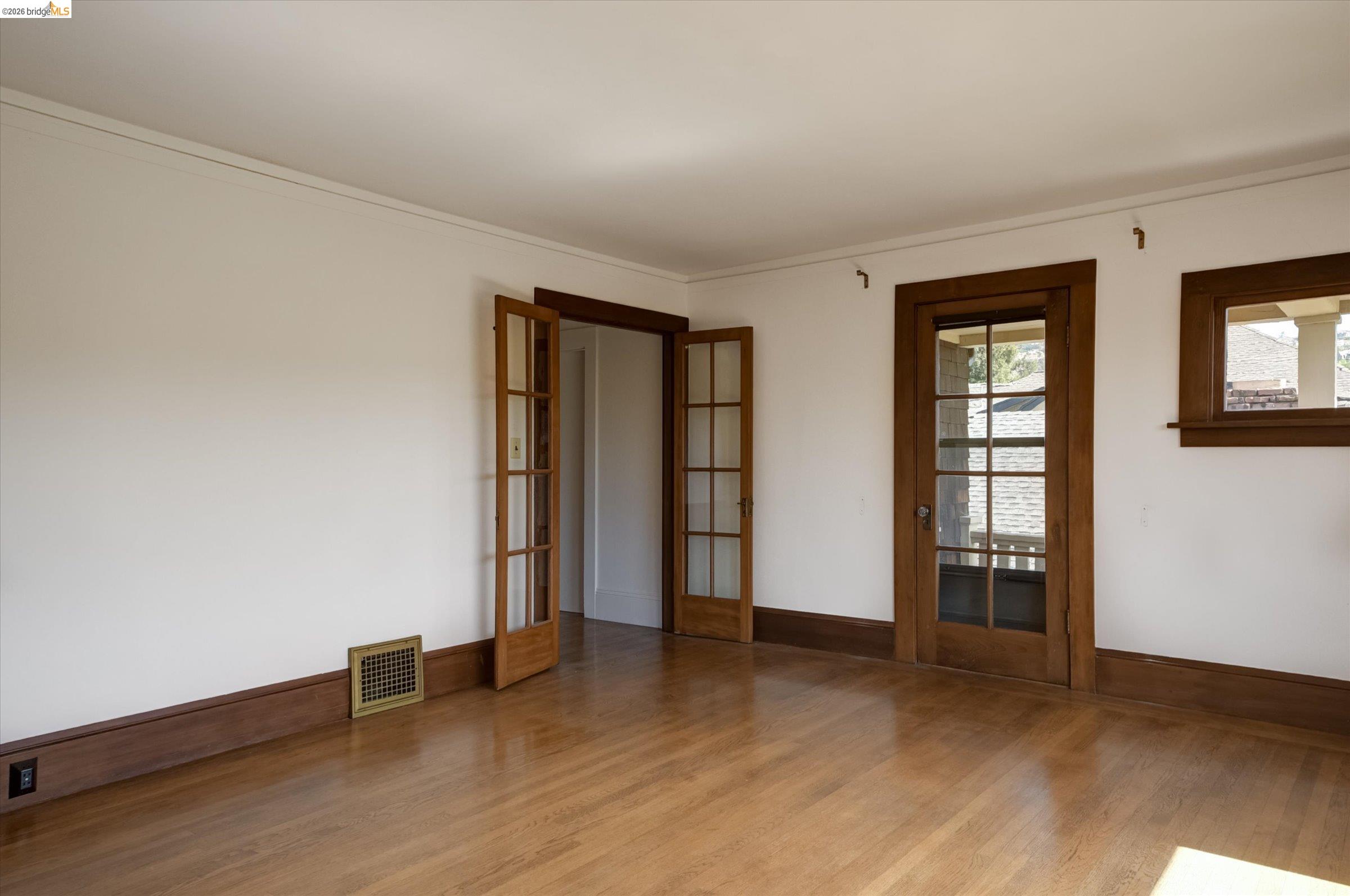 Detail Gallery Image 12 of 59 For 5570 Taft Ave, Oakland,  CA 94618 - – Beds | – Baths