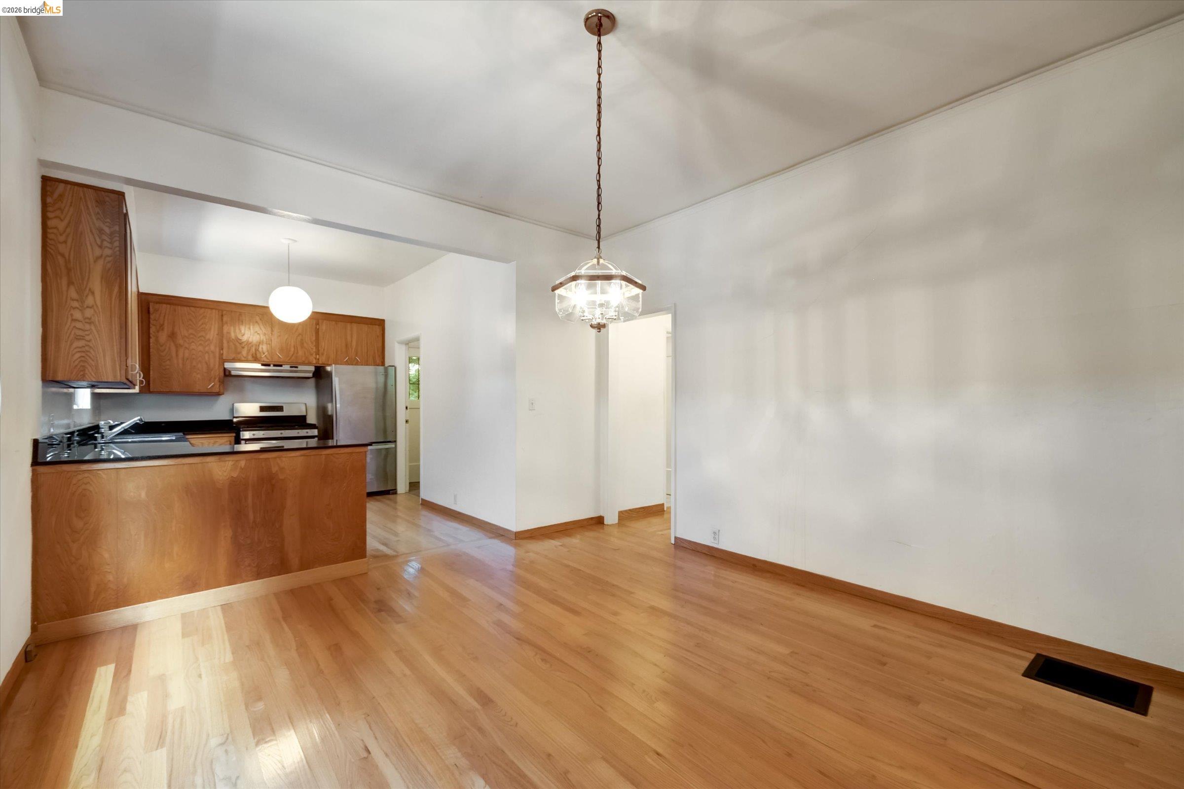 Detail Gallery Image 41 of 59 For 5570 Taft Ave, Oakland,  CA 94618 - – Beds | – Baths