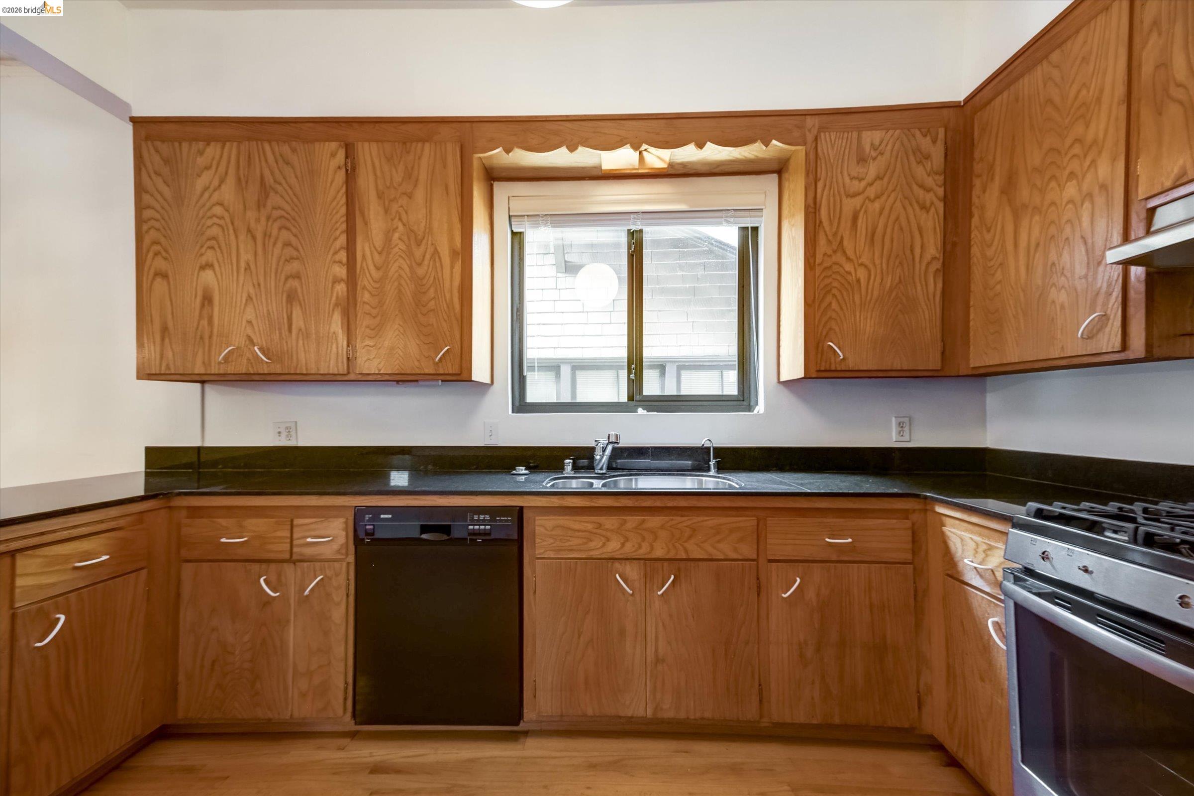 Detail Gallery Image 44 of 59 For 5570 Taft Ave, Oakland,  CA 94618 - – Beds | – Baths