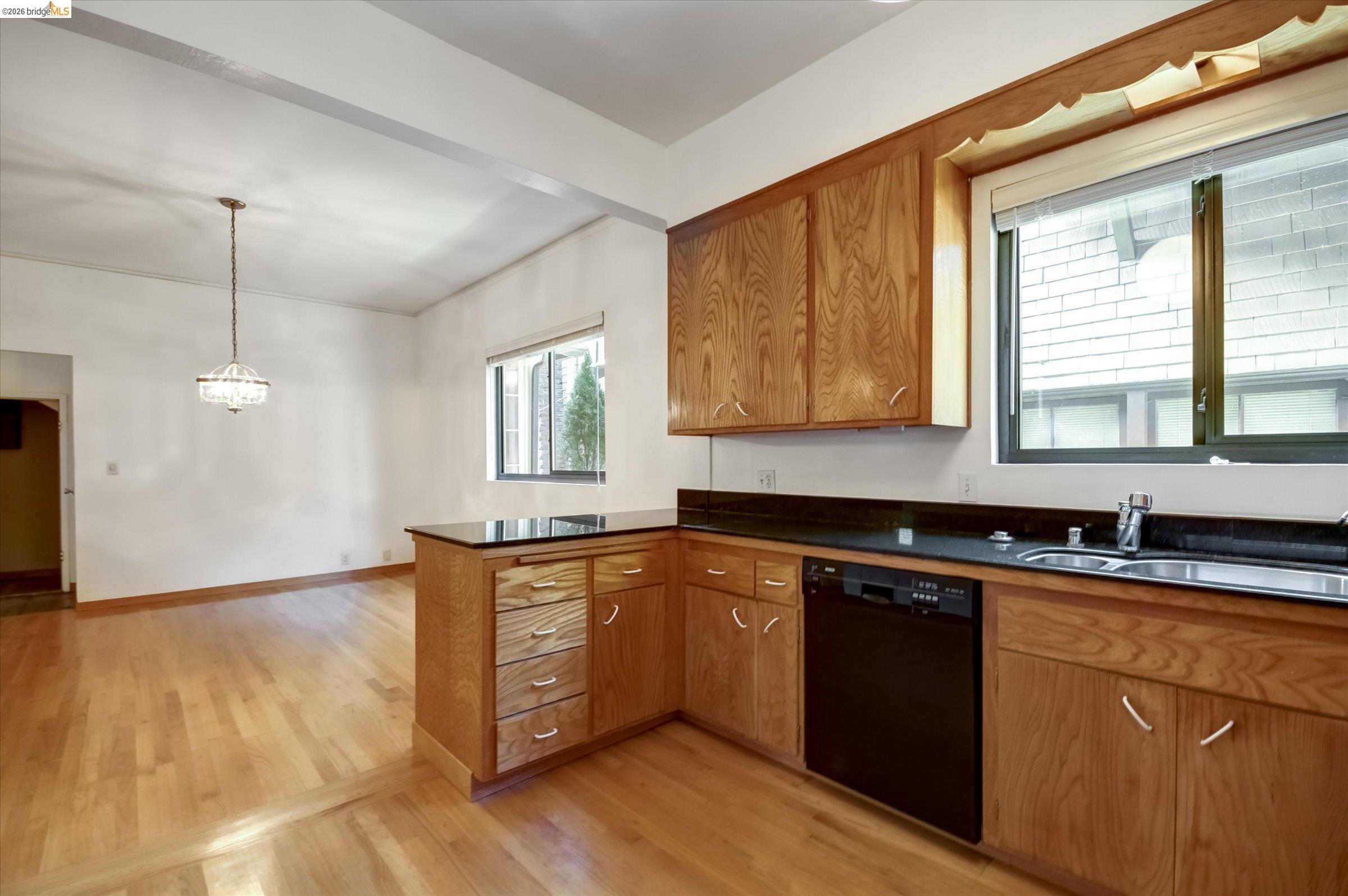 Detail Gallery Image 45 of 59 For 5570 Taft Ave, Oakland,  CA 94618 - – Beds | – Baths