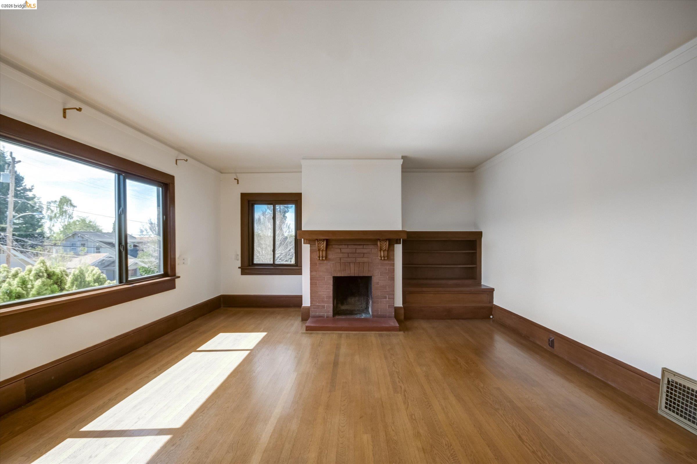 Detail Gallery Image 8 of 59 For 5570 Taft Ave, Oakland,  CA 94618 - – Beds | – Baths