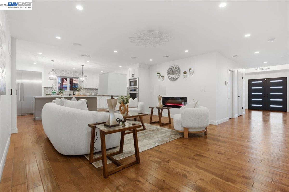 Detail Gallery Image 5 of 38 For 706 Wisteria Dr, Fremont,  CA 94539 - 4 Beds | 2/1 Baths