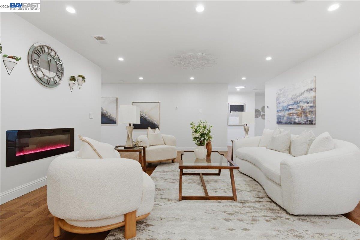 Detail Gallery Image 6 of 38 For 706 Wisteria Dr, Fremont,  CA 94539 - 4 Beds | 2/1 Baths