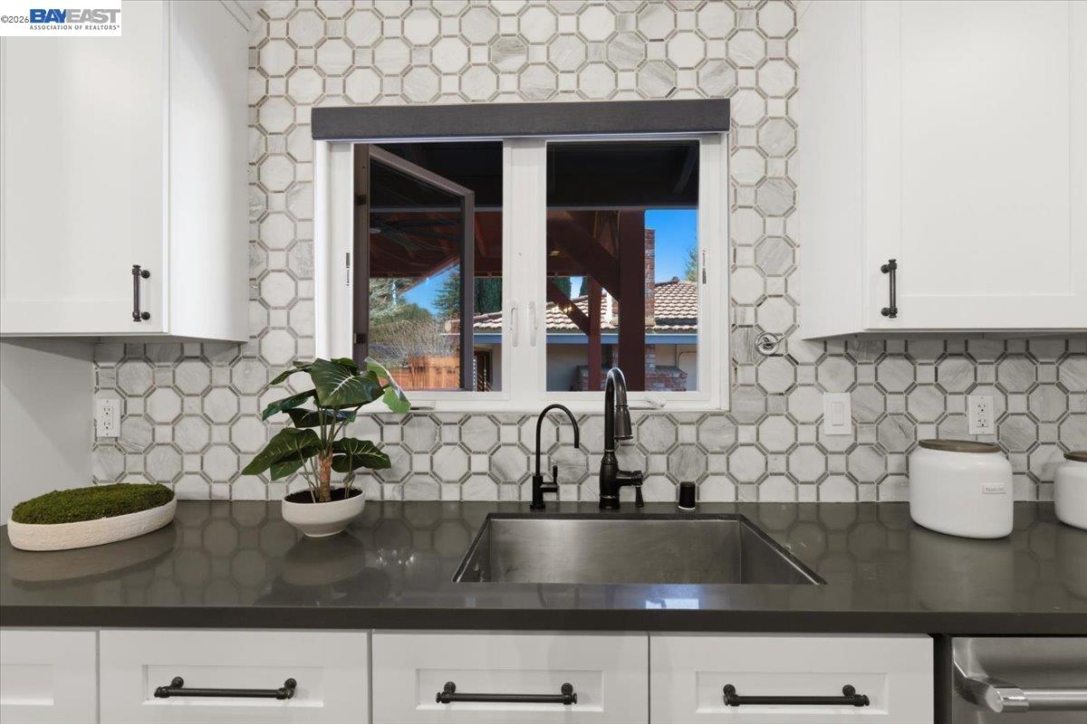 Detail Gallery Image 10 of 38 For 706 Wisteria Dr, Fremont,  CA 94539 - 4 Beds | 2/1 Baths