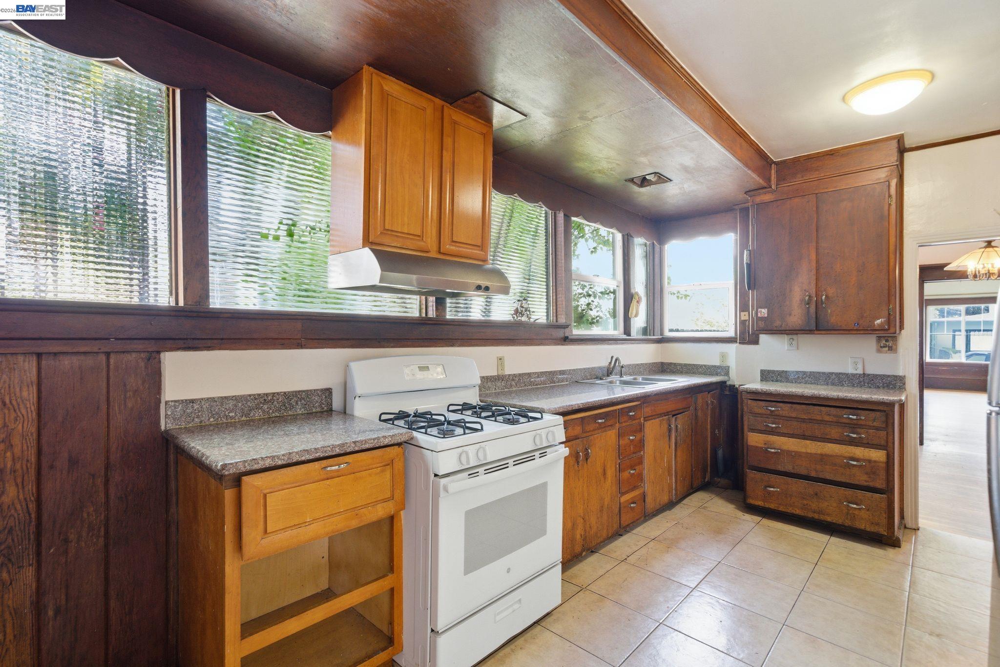 Detail Gallery Image 11 of 36 For 5315 Cole Street, Oakland,  CA 94601 - – Beds | – Baths