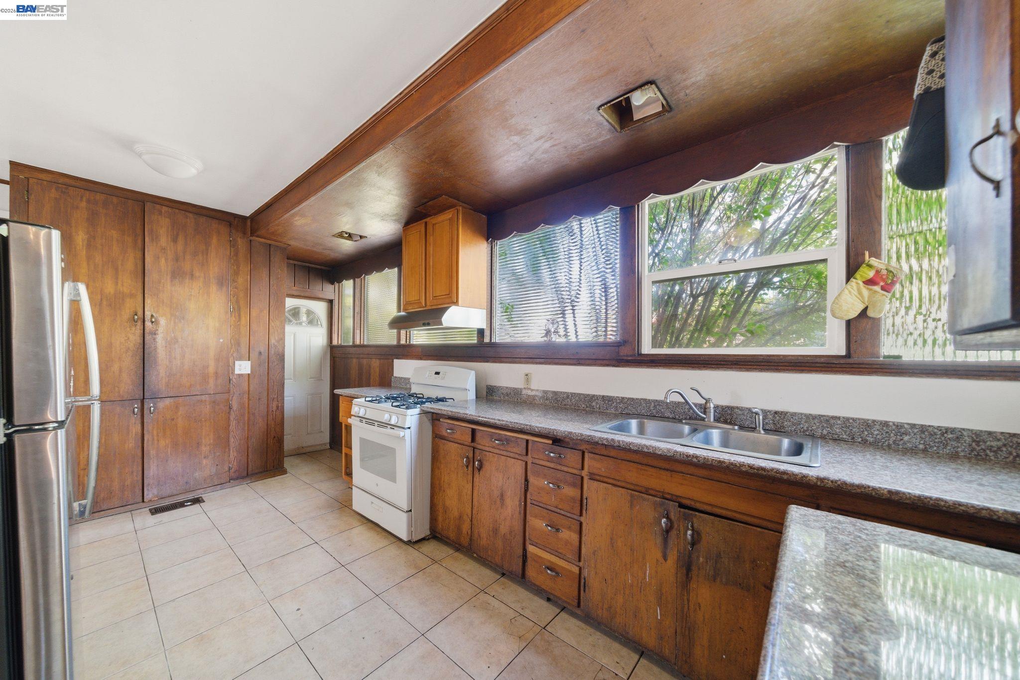 Detail Gallery Image 7 of 36 For 5315 Cole Street, Oakland,  CA 94601 - – Beds | – Baths