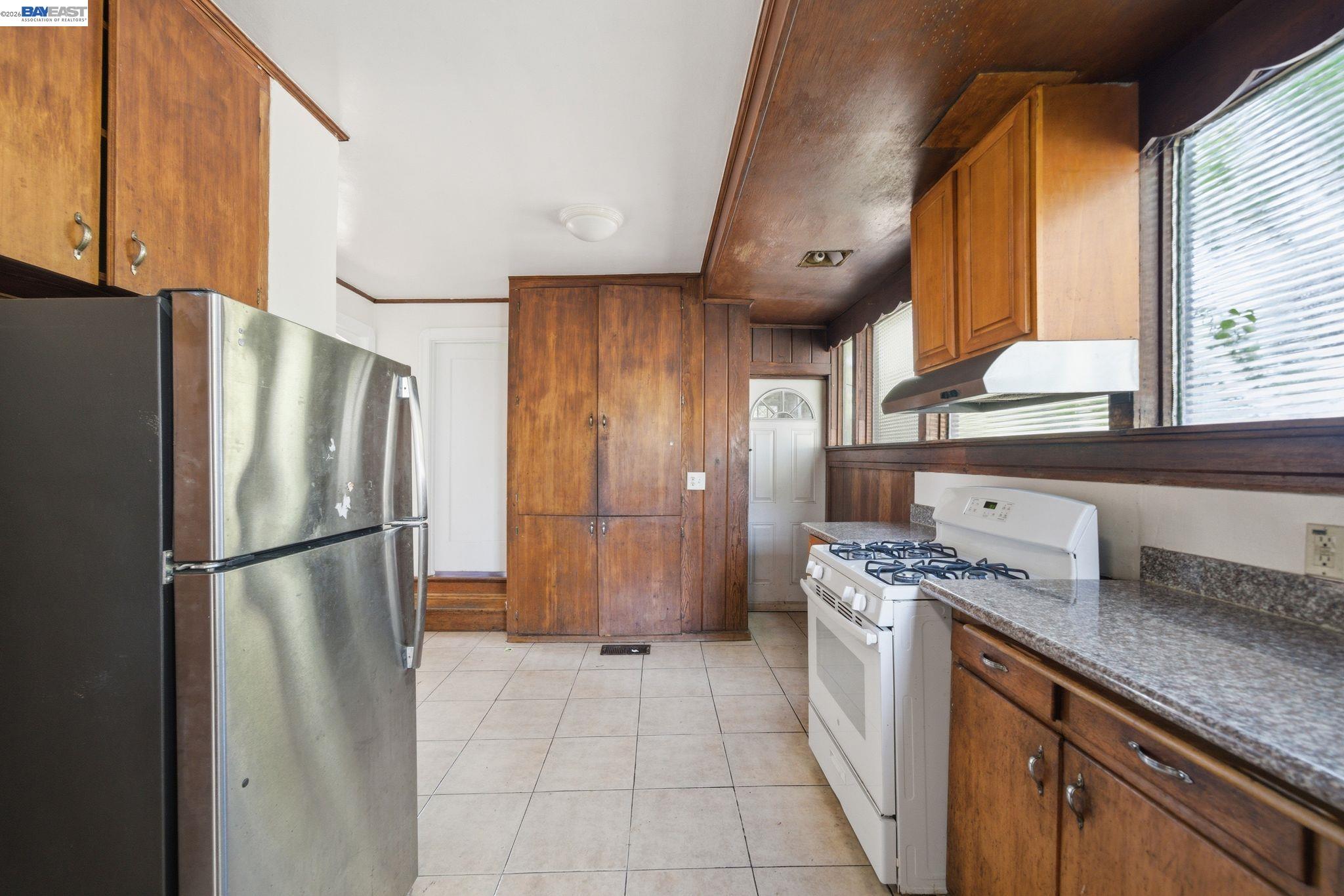 Detail Gallery Image 8 of 36 For 5315 Cole Street, Oakland,  CA 94601 - – Beds | – Baths