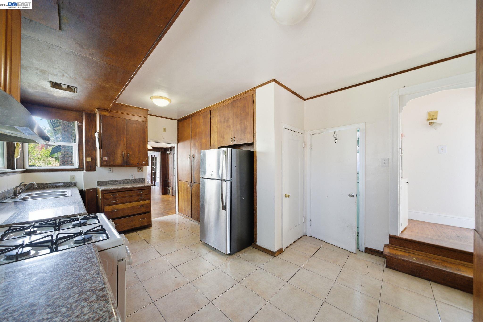 Detail Gallery Image 9 of 36 For 5315 Cole Street, Oakland,  CA 94601 - – Beds | – Baths