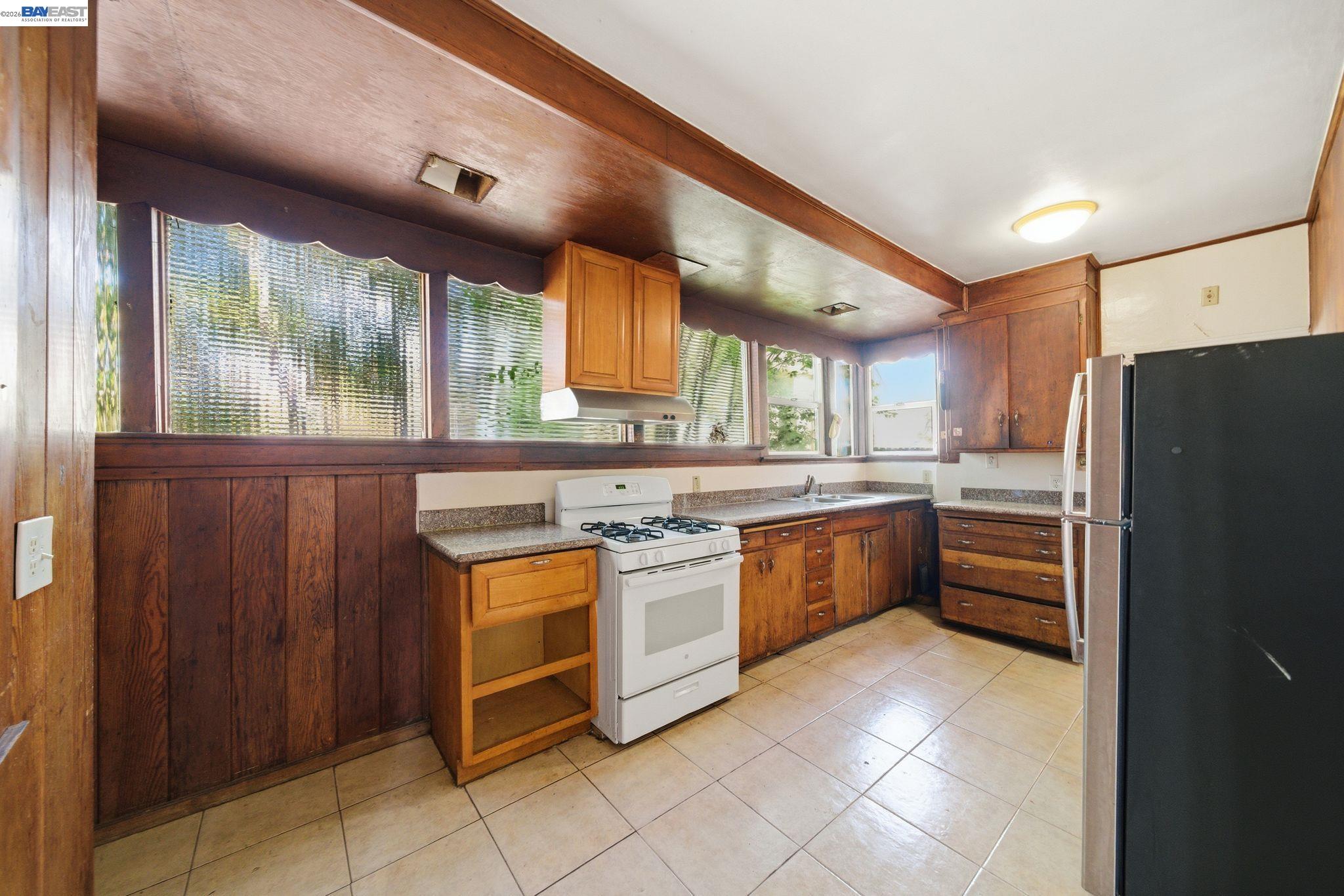 Detail Gallery Image 10 of 36 For 5315 Cole Street, Oakland,  CA 94601 - – Beds | – Baths