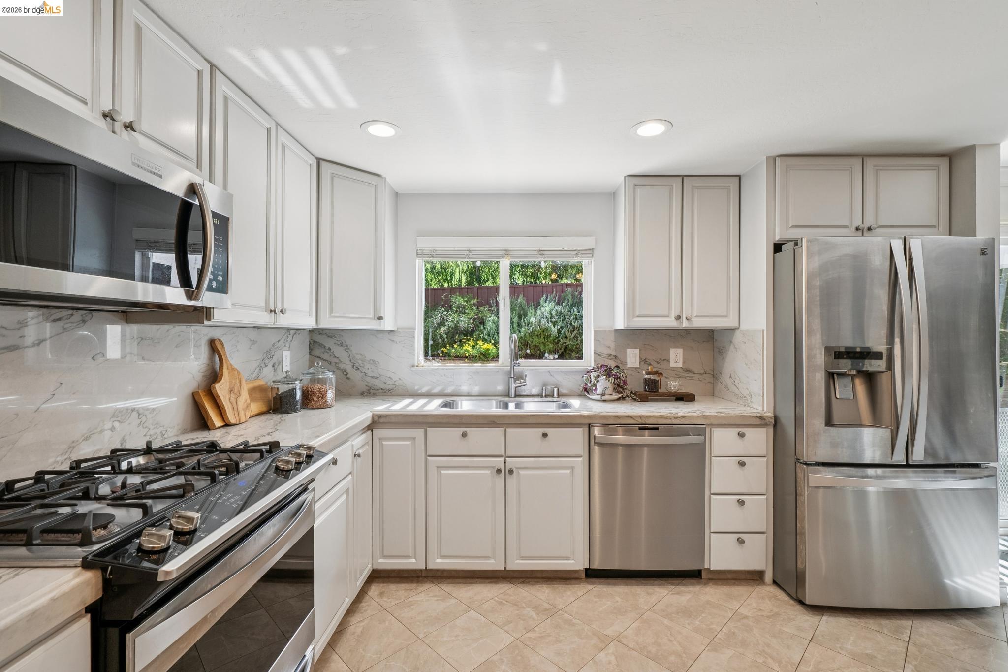 Detail Gallery Image 13 of 40 For 1977 Woodbury Ct, Walnut Creek,  CA 94596 - 5 Beds | 2/1 Baths