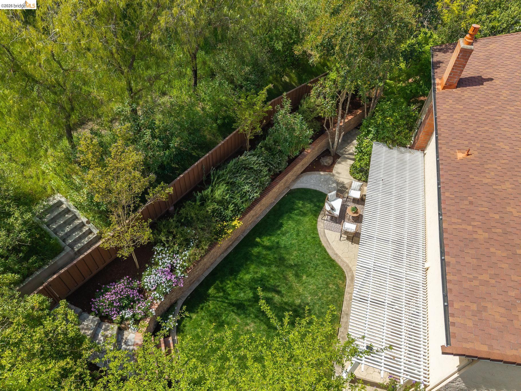 Detail Gallery Image 3 of 40 For 1977 Woodbury Ct, Walnut Creek,  CA 94596 - 5 Beds | 2/1 Baths