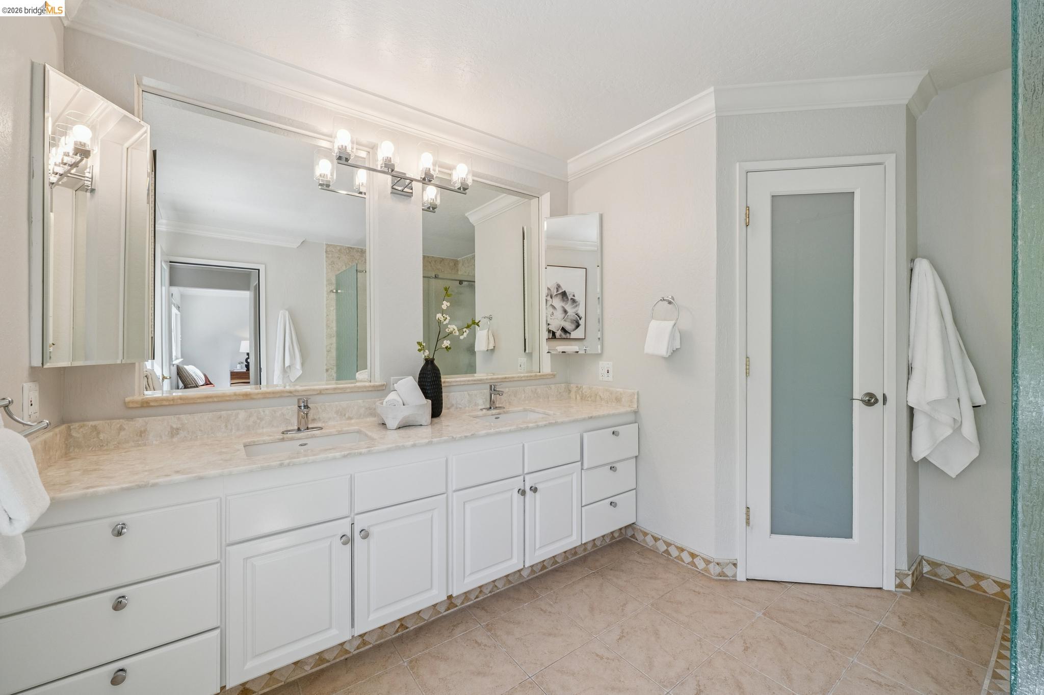 Detail Gallery Image 21 of 40 For 1977 Woodbury Ct, Walnut Creek,  CA 94596 - 5 Beds | 2/1 Baths