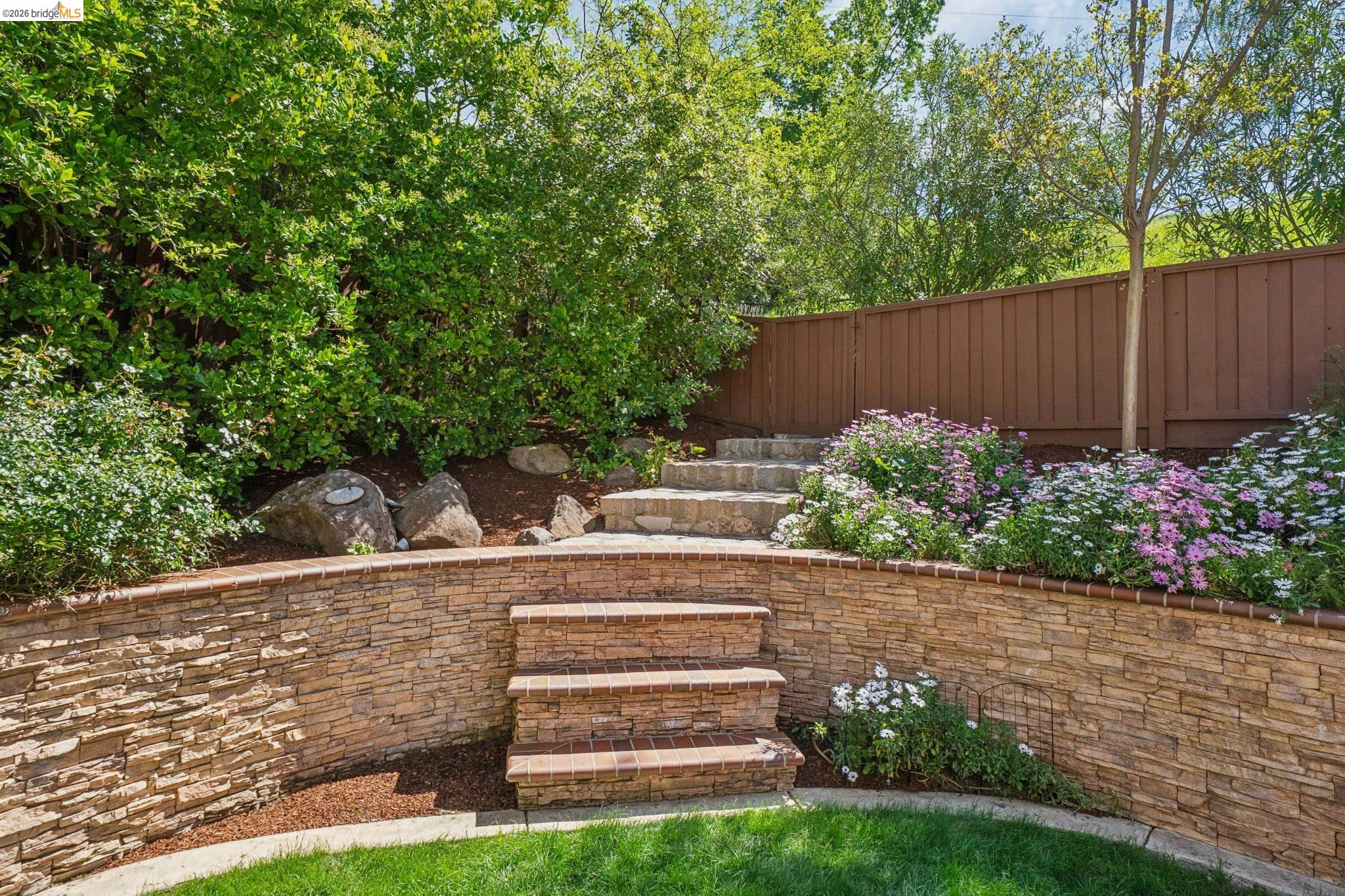 Detail Gallery Image 38 of 40 For 1977 Woodbury Ct, Walnut Creek,  CA 94596 - 5 Beds | 2/1 Baths